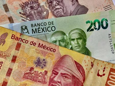 El peso gana terreno; el dólar cierra a 19.08