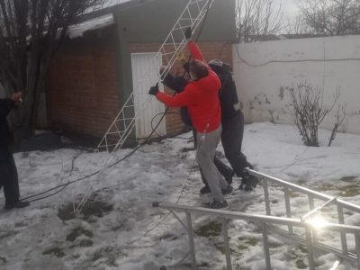 El viento no tuvo piedad en Zapala: dos antenas de radios FM destruidas