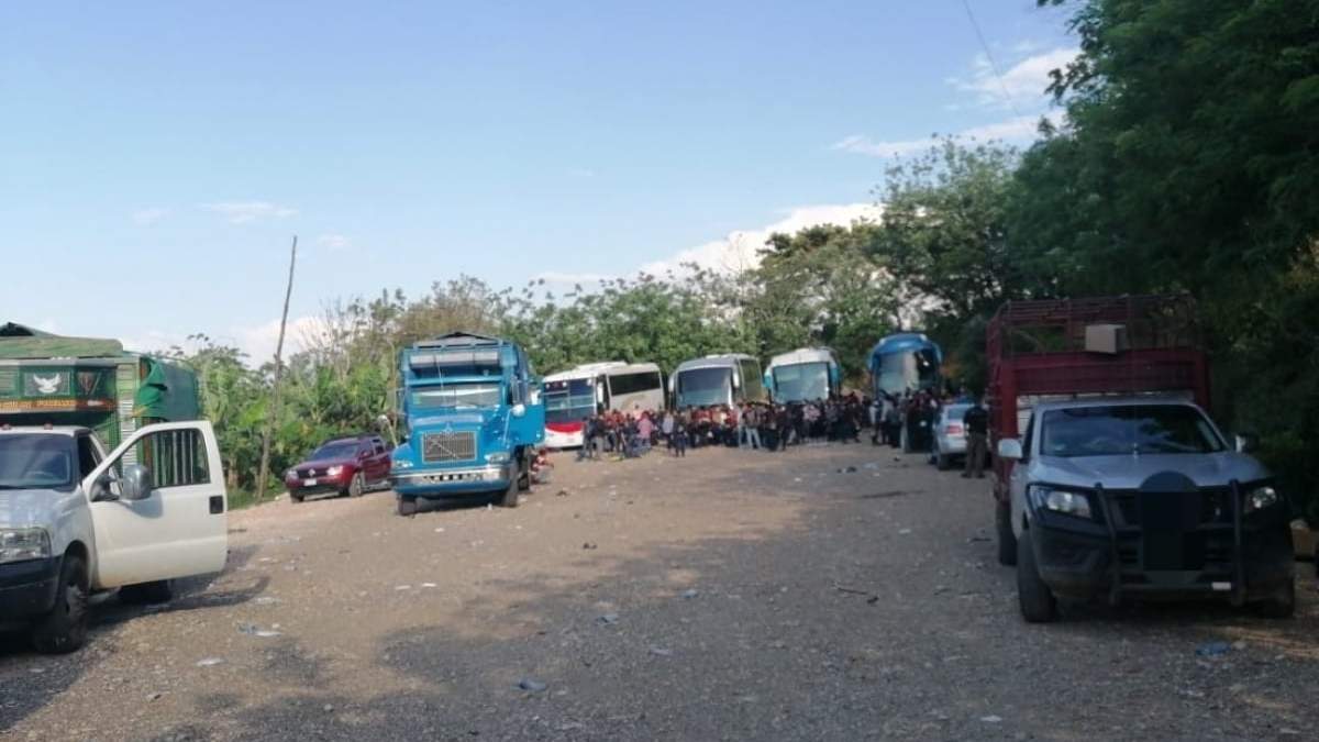 En el predio se localizó a 194 migrantes y 20 vehículos