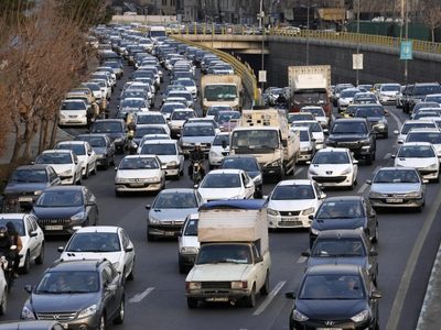 Irán flexibiliza restricciones a la importación de coches para ocultar sus problemas económicos