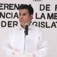 Amanece Chiapas con gobernador provisional; Velasco se va al Senado, pero regresará