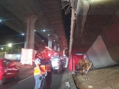Se desprenden pedazos de concreto de un faldón en el segundo piso del Viaducto Tlalpan