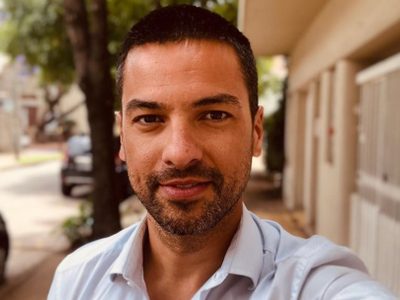 El Chino Leunis se fotografiaba con su novia cuando de repente apareció... ¡Cuidado!