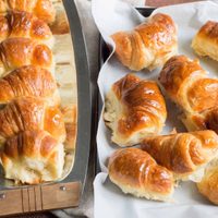 Medialunas exprés: fáciles y mejor que las compradas, la receta perfecta para una tarde de mates