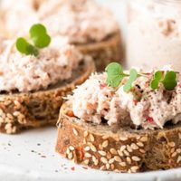 Toast de atún: una receta rápida y con pocos ingredientes para un brunch liviano y fresco