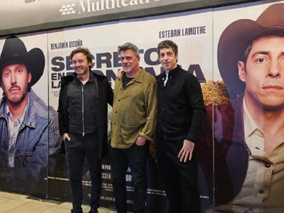 Ovación y figuras en el estreno de prensa de "Secreto en la montaña" en el Multiteatro