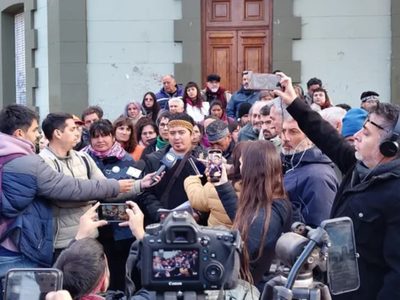 Comunidades mapuche denunciaron represión policial durante el desalojo y exigieron la renuncia del ministro Tobares