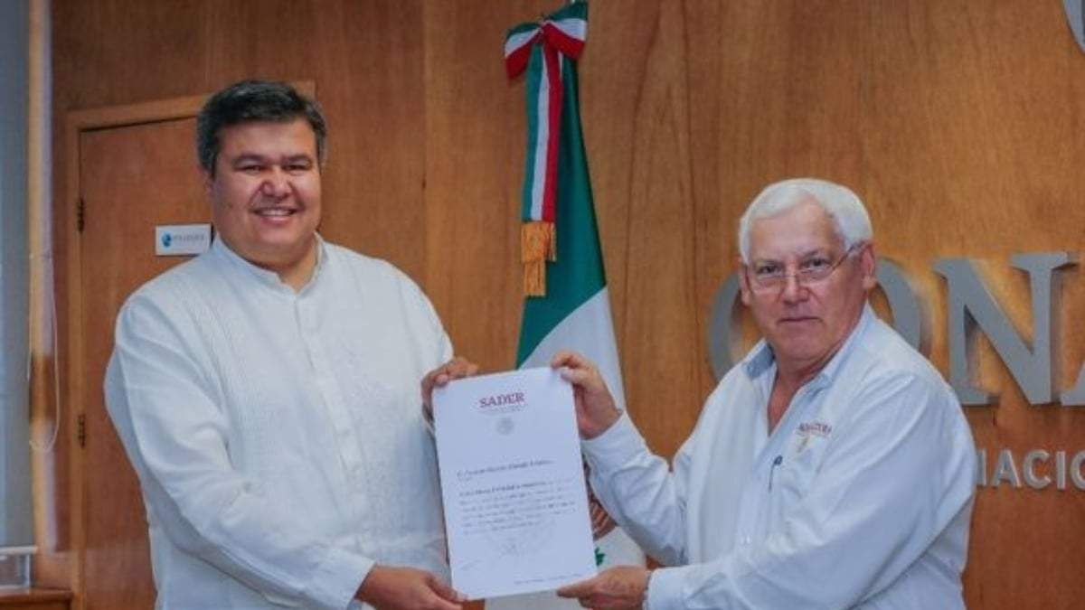 Octavio Almada Palafox (izq.) es ahora titular de Canapesca.