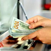 Dólar hoy: el blue no logró recuperarse y se achicó la brecha con el oficial