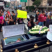Exigen justicia para 'Paola”; llevan su cuerpo al lugar donde fue asesinada (Video)