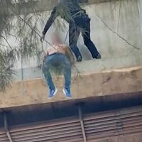Policía de CDMX salva la vida de un joven que quería suicidarse (Video)
