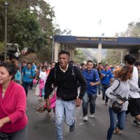 Nueva caravana de migrantes supera cerco policial en frontera Honduras-Guatemala