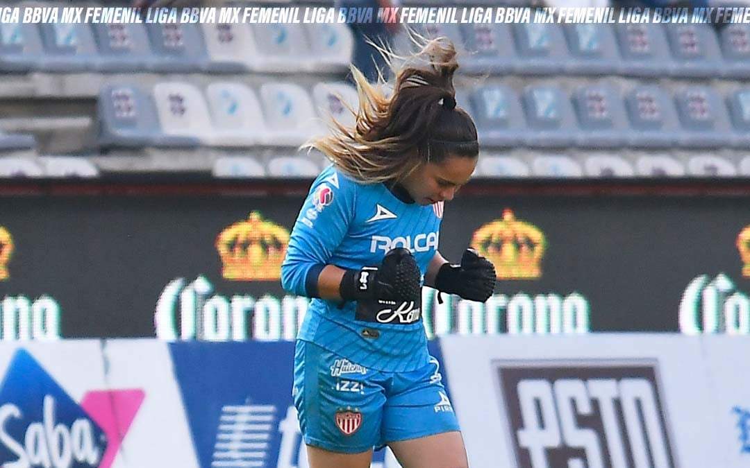Valeria Martínez, guardameta del Necaxa festejando el gol de su equipo