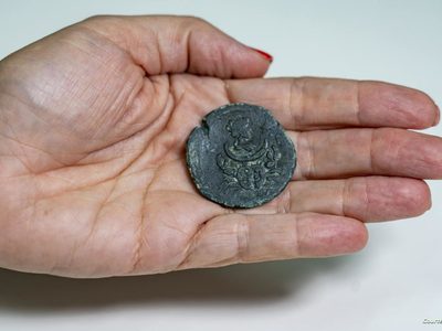 Encontraron en Israel una moneda romana de 1850 años dedicada a la diosa de la Luna