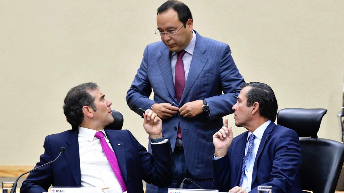 Sesión del INE