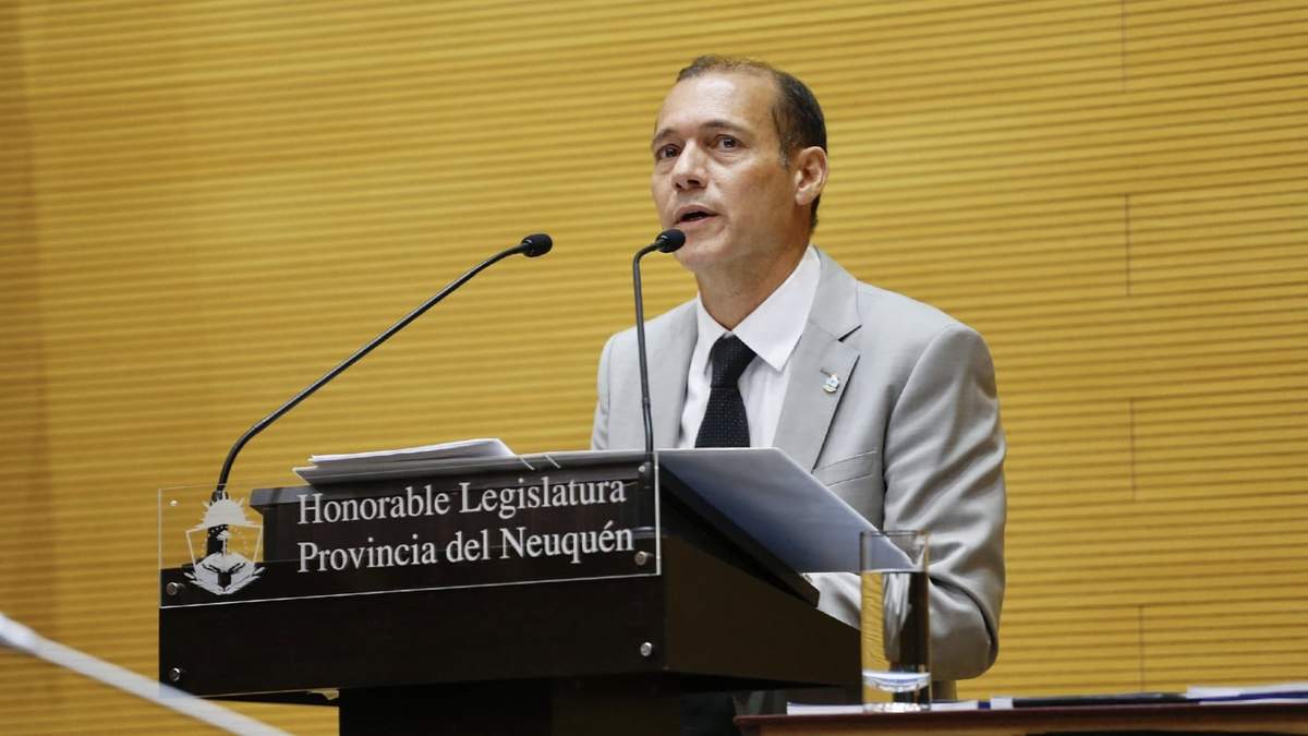 Gobernador, Omar Gutiérrez, en la apertura de sesiones de la Legislatura. Fuente: (Nqn Informa)