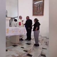 Viral: Sacerdote se enoja porque estaban grabando la boda y deja a los novios plantados en el altar