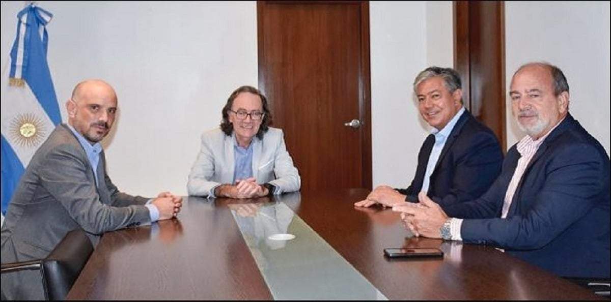 El gobernador, Rolando Figueroa, reunido con funcionarios nacionales. Fuente: (Gobierno de Neuquén)