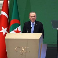 Erdogan acusa a Netanyahu de poner en riesgo Oriente Próximo "para alargar su vida política"