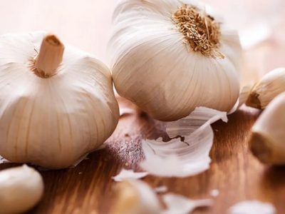 Recicla las cáscaras de ajo y dale 3 usos distintos