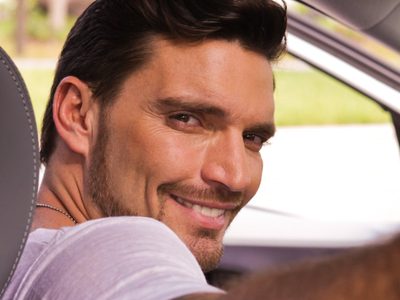 ¡Wow! El mejor padre del mundo es Julián Gil ¡Organizó la despedida de soltera de su hija!