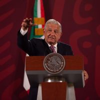 AMLO presume que votará en la consulta de revocación de mandato con la frase ¡Viva Emiliano Zapata!