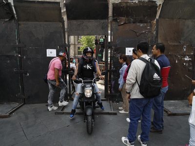 Así justificó AMLO el blindaje de Palacio Nacional ante movilización de Ayotzinapa