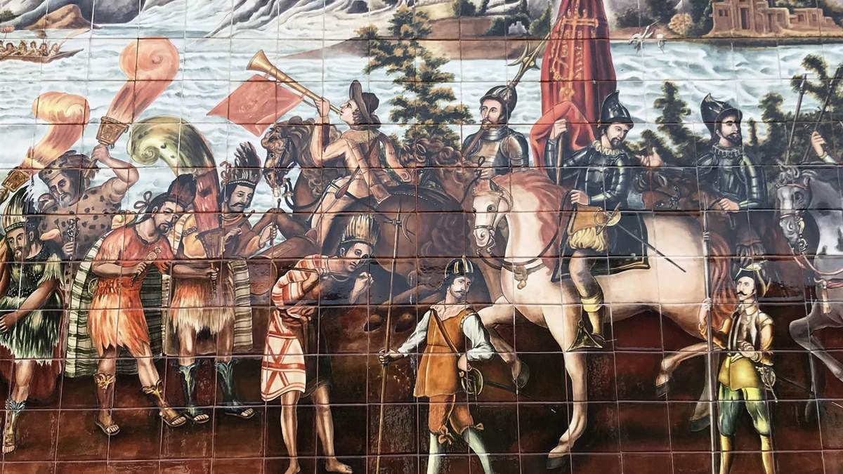 Mosaico que da cuenta del encuentro entre Hernán Cortés y Moctezuma, en el Centro Histórico de la CDMX
