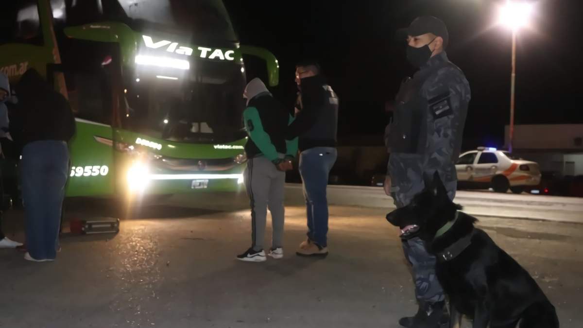 Control policial en Allen. Fuente: (Twitter)