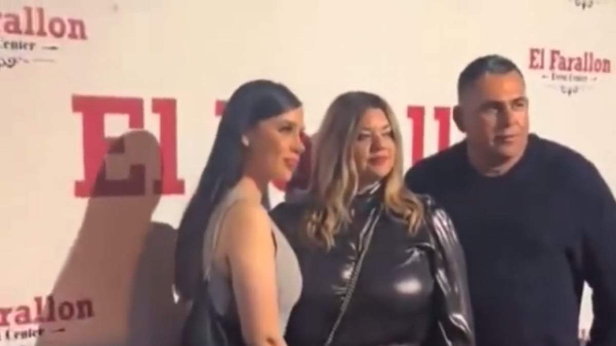 Emma Coronel a su llegada al antro El Farallón