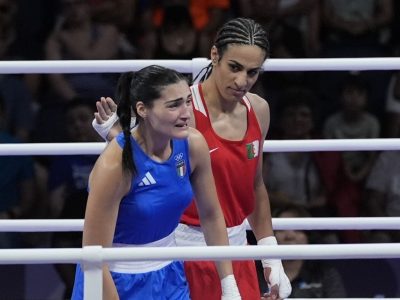Boxeadora que tuvo problemas con prueba de género gana a los 46 segundos de pelea (Video)