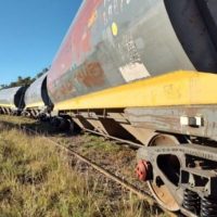 Rosario: un ferrocarril de carga y pasajeros sufrió un descarrilamiento en la Ruta Nacional 33