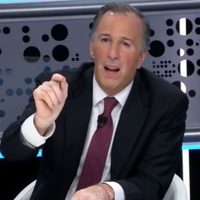 Meade asegura que Peña es honesto y AMLO un peligro para el peso; olvida el nombre de su libro
