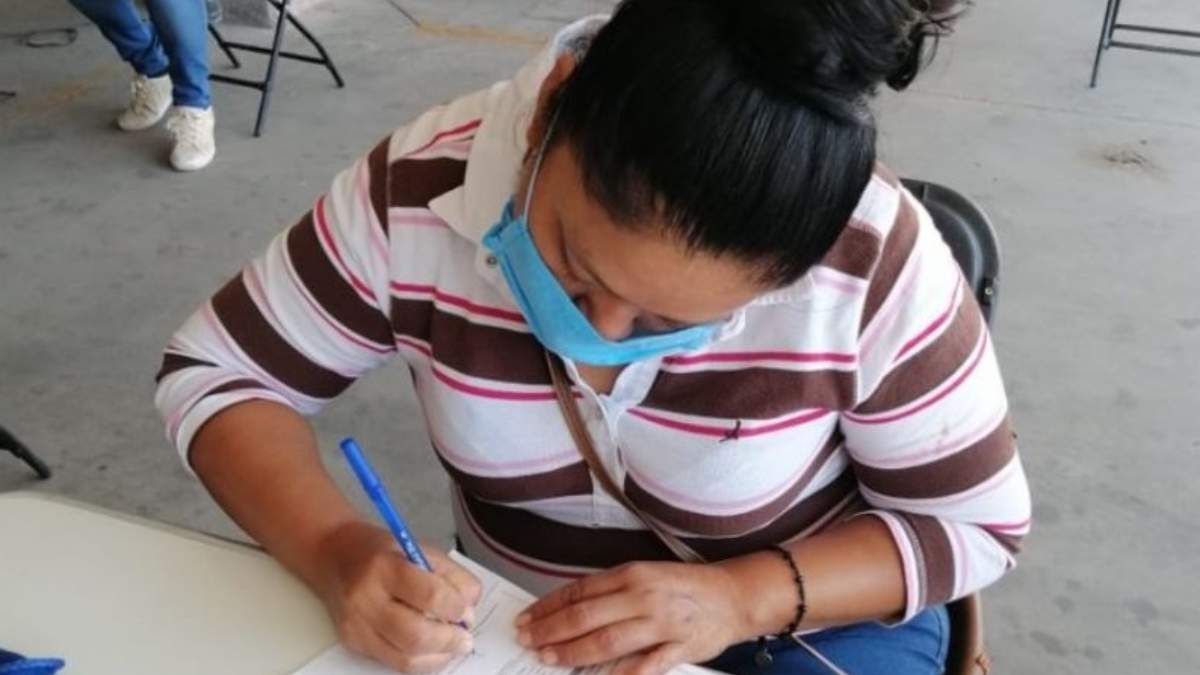 El Coneval consideró que los programas sociales de AMLO limitan el acceso a derechos