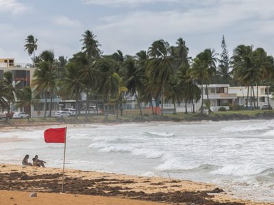 “Ernesto” se fortalece tras pasar por Puerto Rico; prevén que se convierta en huracán