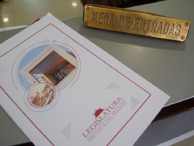 Un proyecto legislativo propone crear una plataforma que resuma el contenido de las principales leyes provinciales
