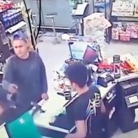 Cae sujeto que roció ácido a dos personas durante asalto en Monterrey