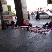 La alcaldía Cuauhtémoc realiza operativo contra comerciantes ambulantes triquis (Video)