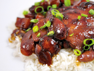 Pollo negro, la comida filipina con pocos ingredientes que vas a querer hacer siempre