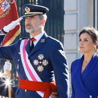 La reina Letizia deslumbró en Pascua Militar con un diseño que tiene: tajo infinito. ¡Infalible!