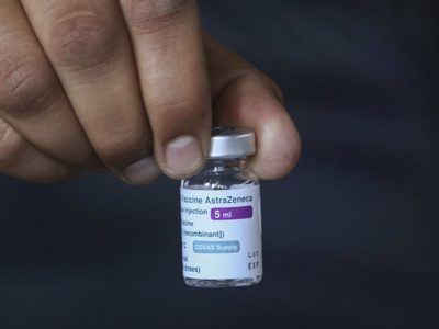 Cofepris frena el registro de la vacuna contra covid de AstraZeneca para su venta en México