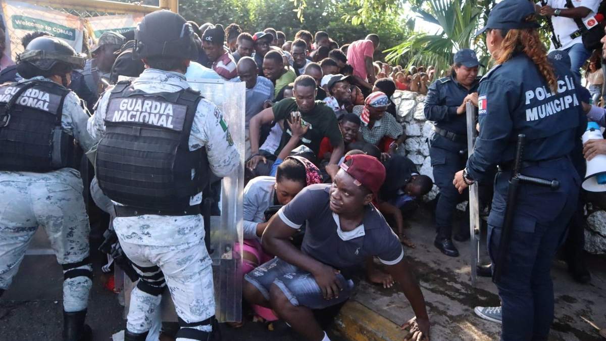 Migrantes ingresan a la fuerza a oficinas de COMAR