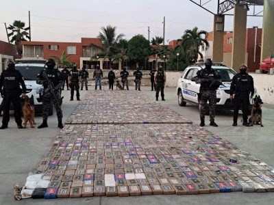 Ecuador decomisa dos toneladas de cocaína en cajas de platano; su destino era Rusia