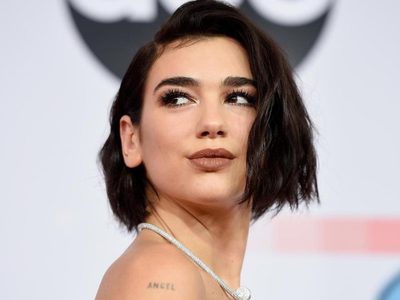 Dua Lipa se une a un político para apoyar la lucha contra el Coronavirus