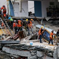 Bomberos de EU, al rescate en Álvaro Obregón 286