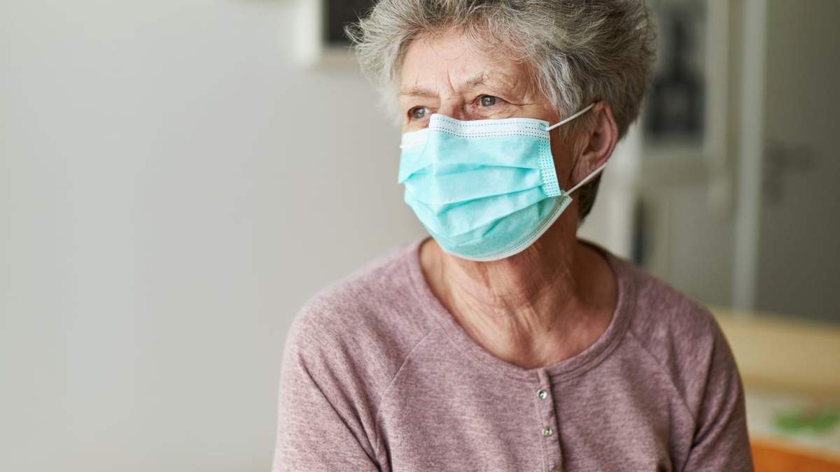 Los adultos mayores fueron trasladados a centros de salud. Fuente: (Twitter)