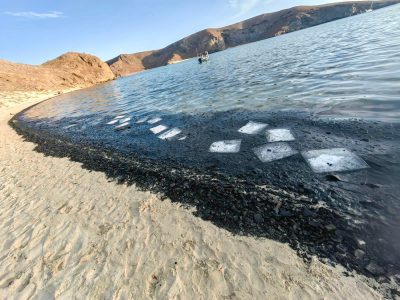 El agua de “la playa más bonita de México” pasó de turquesa a negro por un accidente