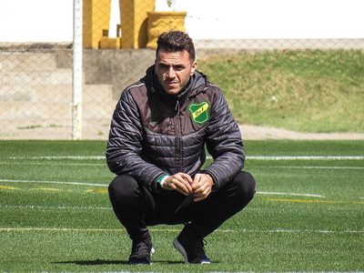 Sorpresiva renuncia de un DT de la Superliga