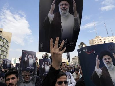 Iraníes se reúnen para los funerales del presidente tras el accidente aéreo
