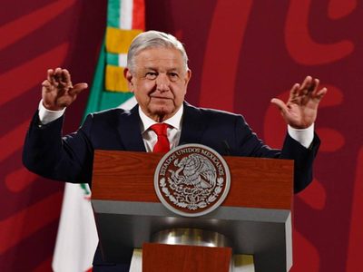 Que escuche el corrido de Los Tigres del Norte y luego hablamos: AMLO al gobernador de Texas